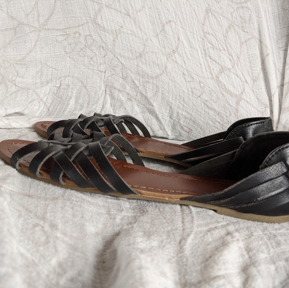 Sandals - Picture 2 of 4